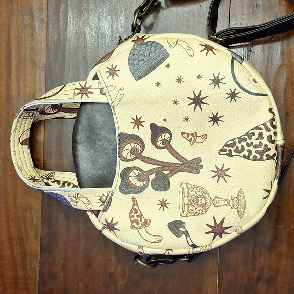 🍄 Mushroom/ouija board/crystal ball/chalice mystical round purse! - Picture 5 of 16